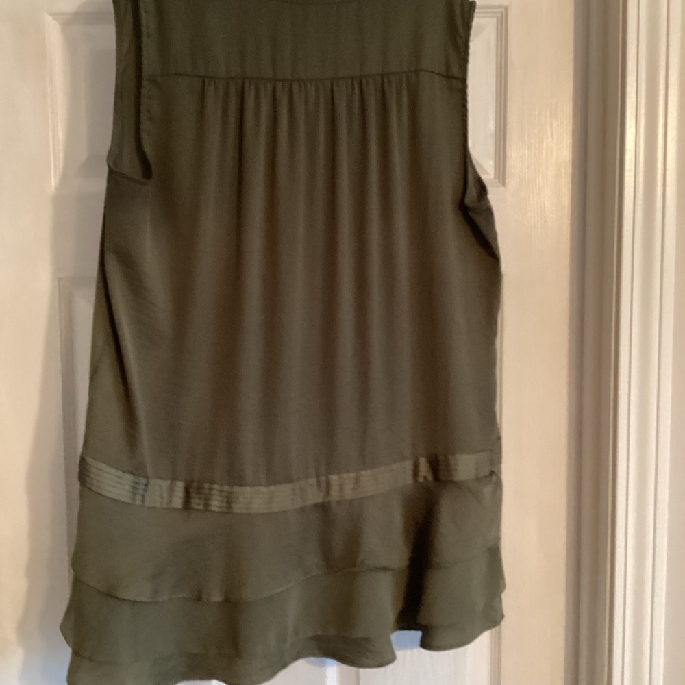Banana Republic Tiered Ruffle Sleeveless Top, Medium, EUC - Picture 3 of 5